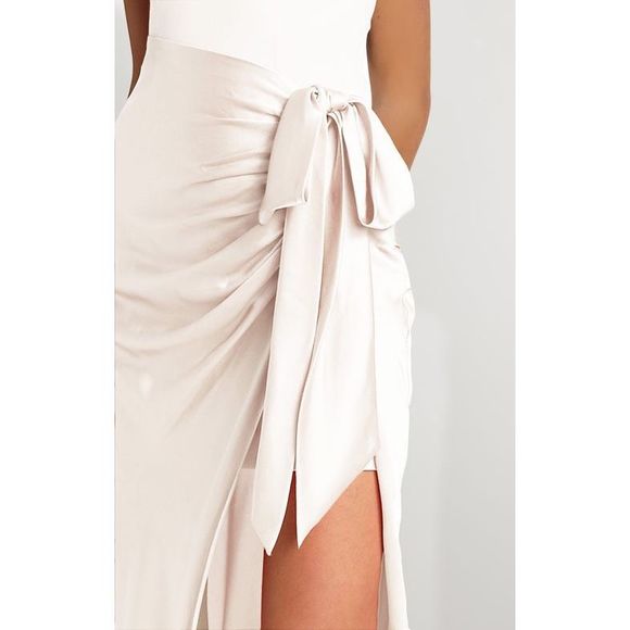 Cinq à Sept
Marian Draped Gown - Picture 4 of 10